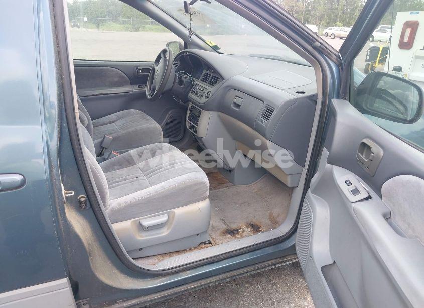 Photo 5 of 2002 Toyota Sienna LE (VIN 4T3ZF13C52U437850)
