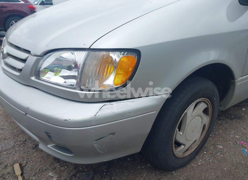 Photo 12 of 2002 Toyota Sienna LE (VIN 4T3ZF13C52U440649)