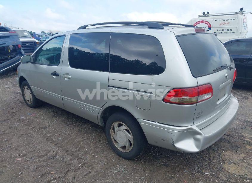 Photo 3 of 2002 Toyota Sienna LE (VIN 4T3ZF13C52U440649)