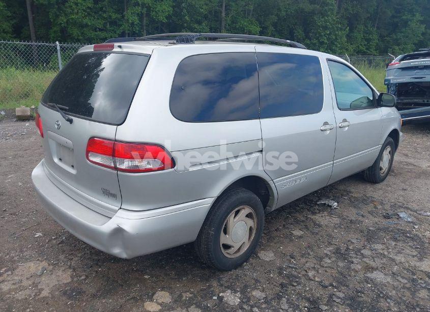 Photo 4 of 2002 Toyota Sienna LE (VIN 4T3ZF13C52U440649)