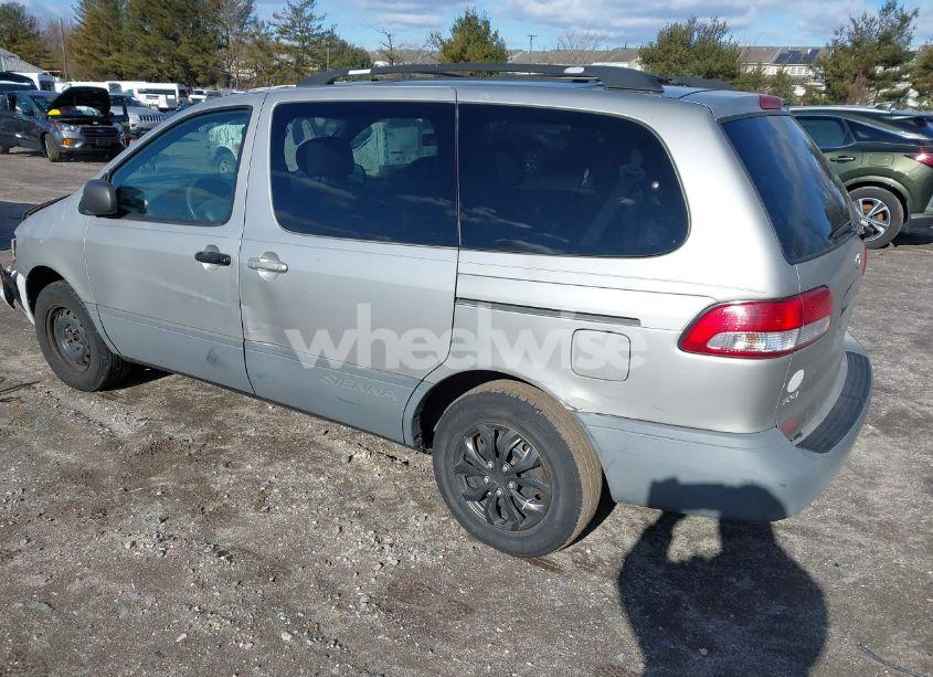 Photo 3 of 2002 Toyota Sienna LE (VIN 4T3ZF13C52U450825)