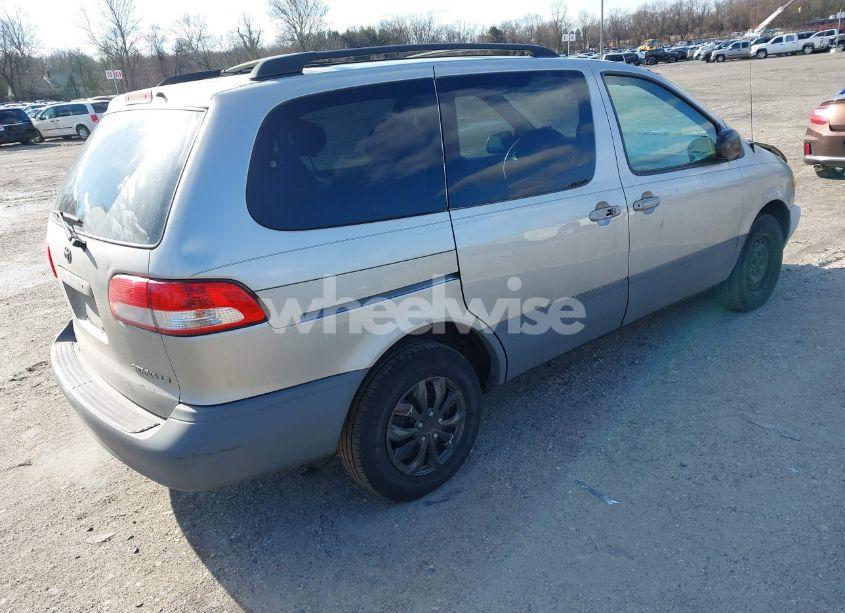 Photo 4 of 2002 Toyota Sienna LE (VIN 4T3ZF13C52U450825)