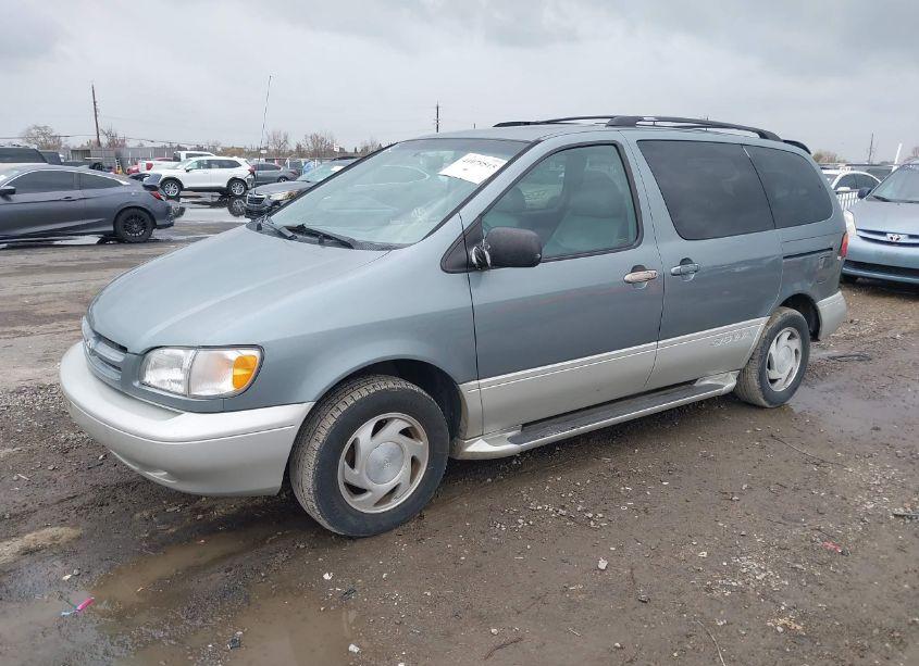 Photo 2 of 2000 Toyota Sienna XLE (VIN 4T3ZF13C5YU187051)