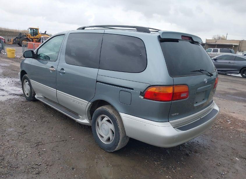 Photo 3 of 2000 Toyota Sienna XLE (VIN 4T3ZF13C5YU187051)