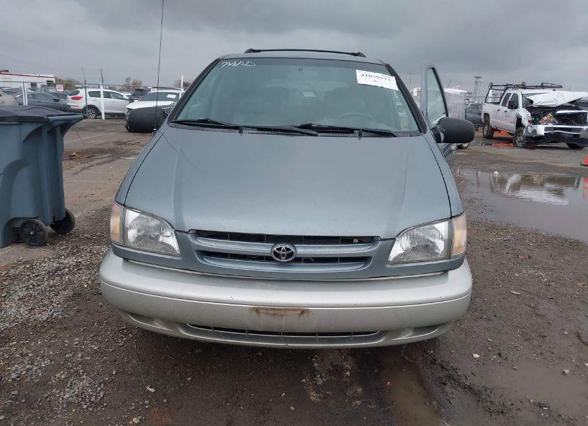 Photo 6 of 2000 Toyota Sienna XLE (VIN 4T3ZF13C5YU187051)