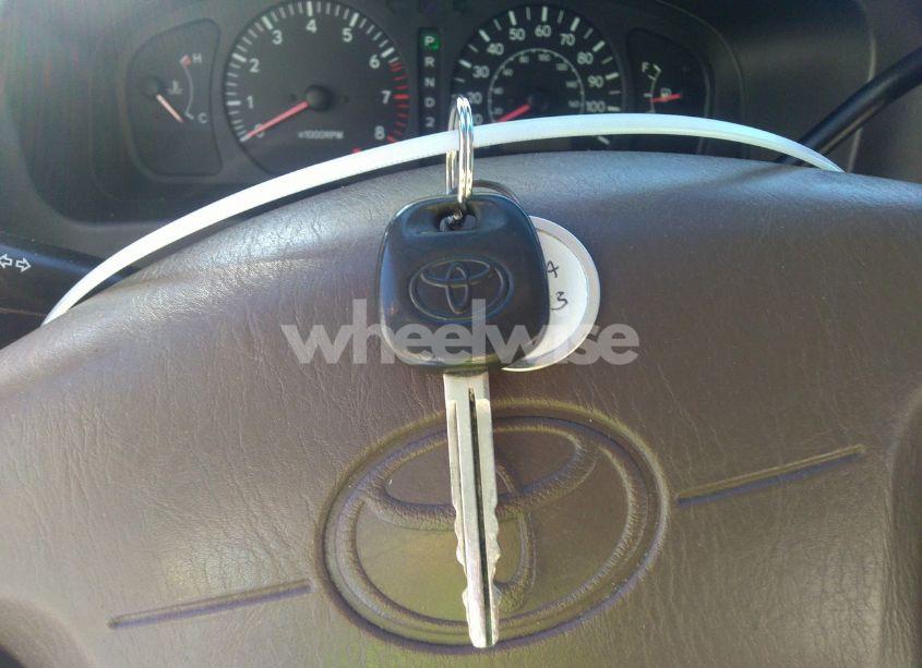 Photo 11 of 2000 Toyota Sienna XLE (VIN 4T3ZF13C5YU196543)