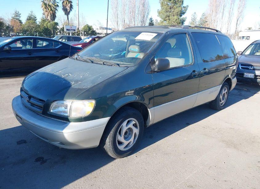 Photo 2 of 2000 Toyota Sienna XLE (VIN 4T3ZF13C5YU306524)