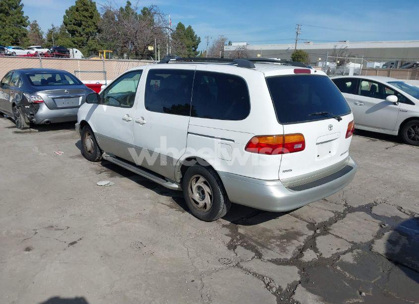 Photo 3 of 2000 Toyota Sienna XLE (VIN 4T3ZF13C5YU318561)