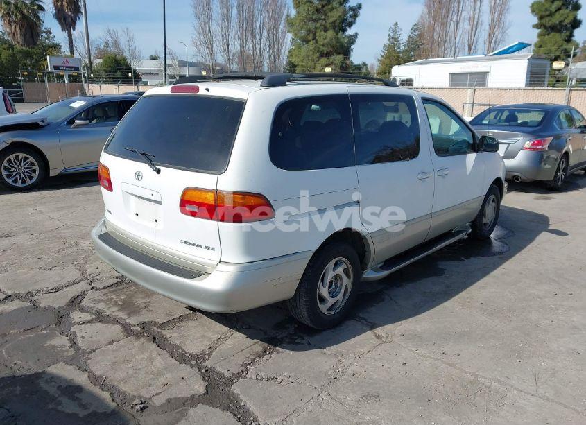 Photo 4 of 2000 Toyota Sienna XLE (VIN 4T3ZF13C5YU318561)