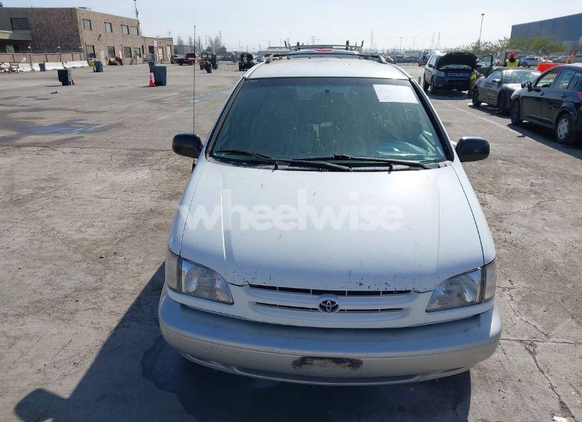 Photo 6 of 2000 Toyota Sienna XLE (VIN 4T3ZF13C5YU318561)