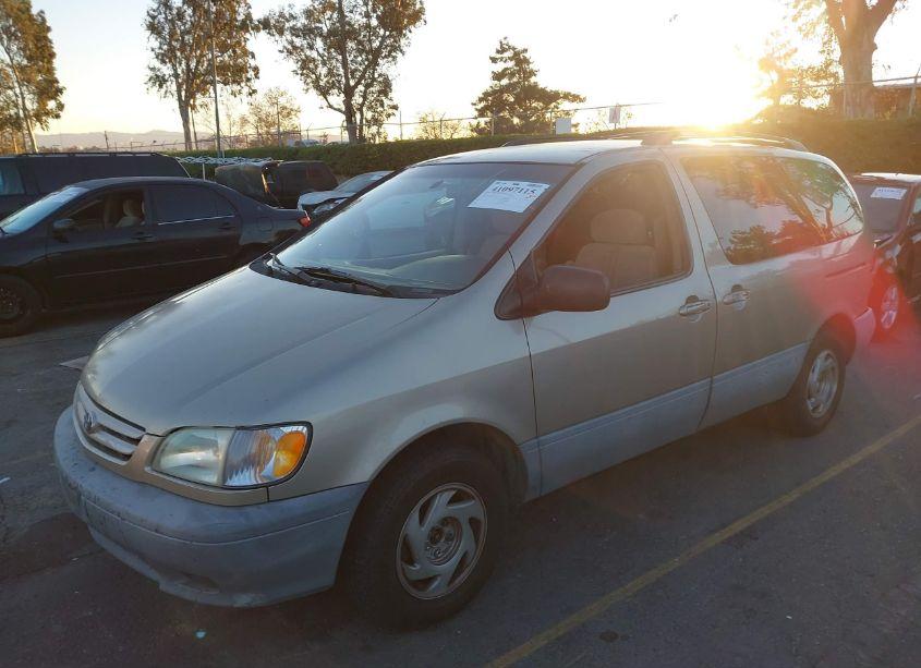 Photo 2 of 2001 Toyota Sienna LE (VIN 4T3ZF13C61U336878)