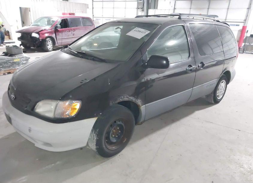 Photo 2 of 2001 Toyota Sienna LE (VIN 4T3ZF13C61U367130)