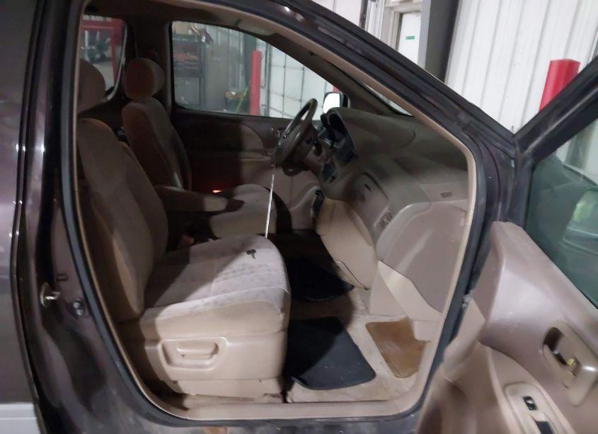 Photo 5 of 2001 Toyota Sienna LE (VIN 4T3ZF13C61U367130)