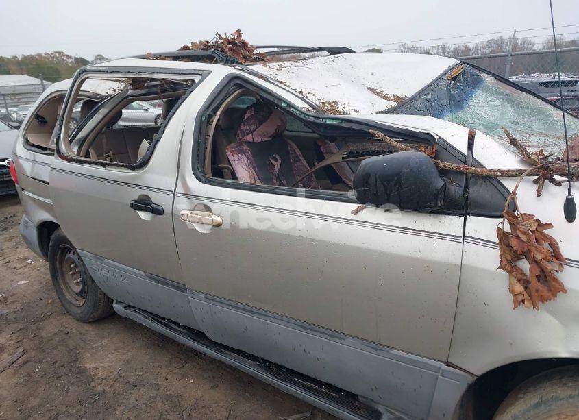 Photo 14 of 2002 Toyota Sienna LE (VIN 4T3ZF13C62U439879)