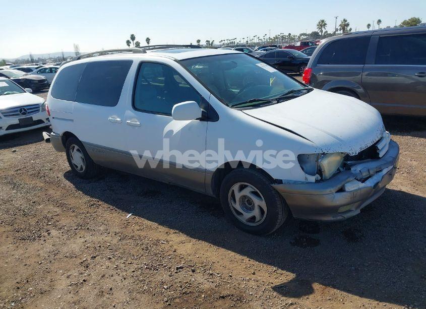 2002 Toyota Sienna XLE (VIN 4T3ZF13C62U444564) main photo