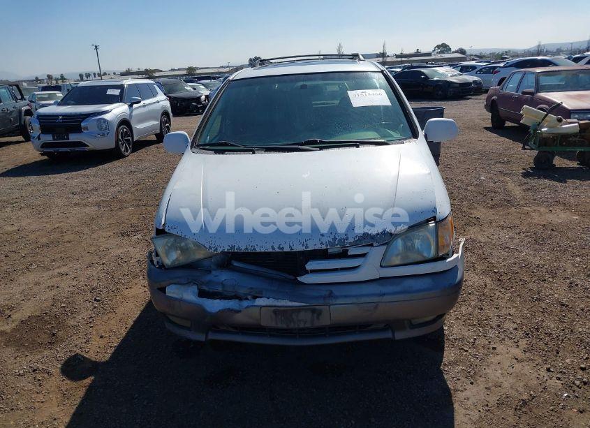 Photo 13 of 2002 Toyota Sienna XLE (VIN 4T3ZF13C62U444564)