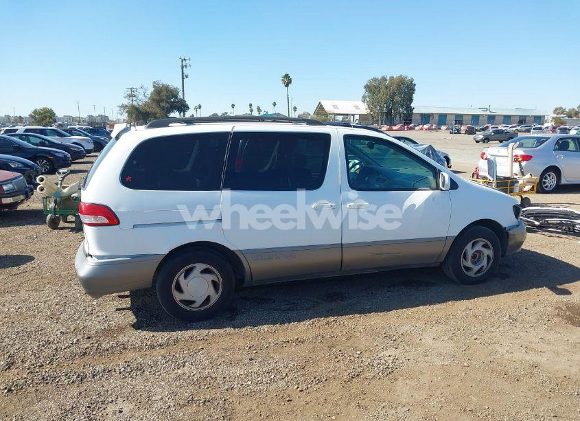 Photo 14 of 2002 Toyota Sienna XLE (VIN 4T3ZF13C62U444564)
