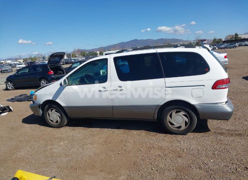 Photo 15 of 2002 Toyota Sienna XLE (VIN 4T3ZF13C62U444564)