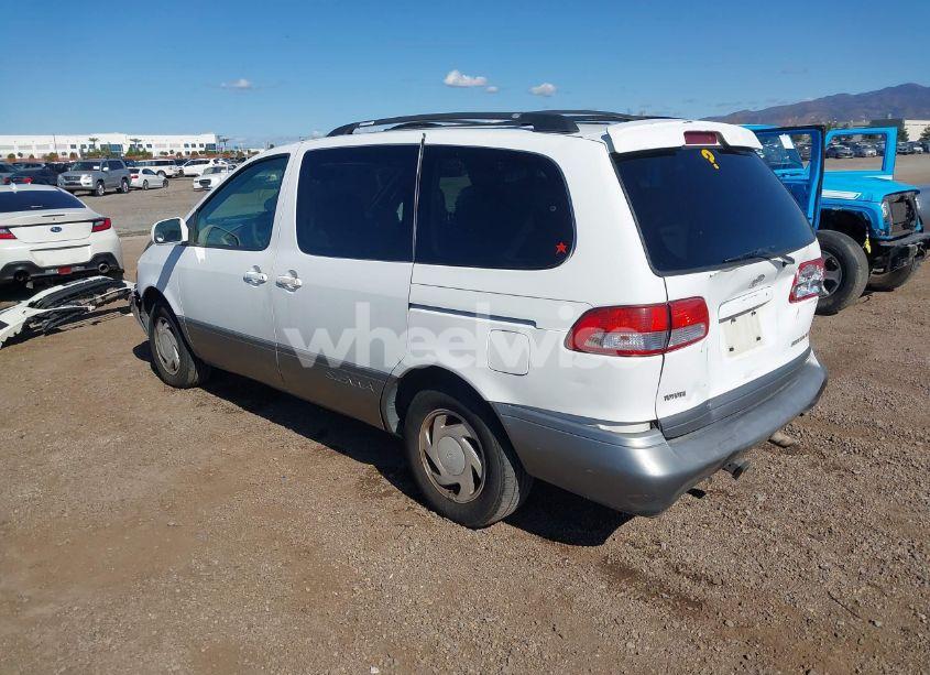 Photo 3 of 2002 Toyota Sienna XLE (VIN 4T3ZF13C62U444564)