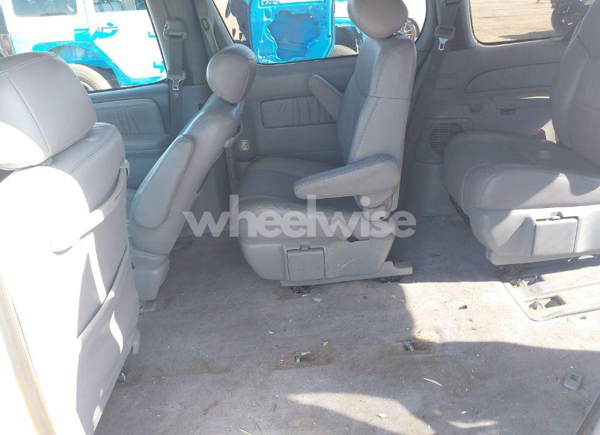 Photo 8 of 2002 Toyota Sienna XLE (VIN 4T3ZF13C62U444564)