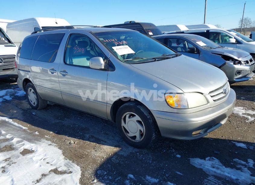2002 Toyota Sienna XLE (VIN 4T3ZF13C62U496793) main photo