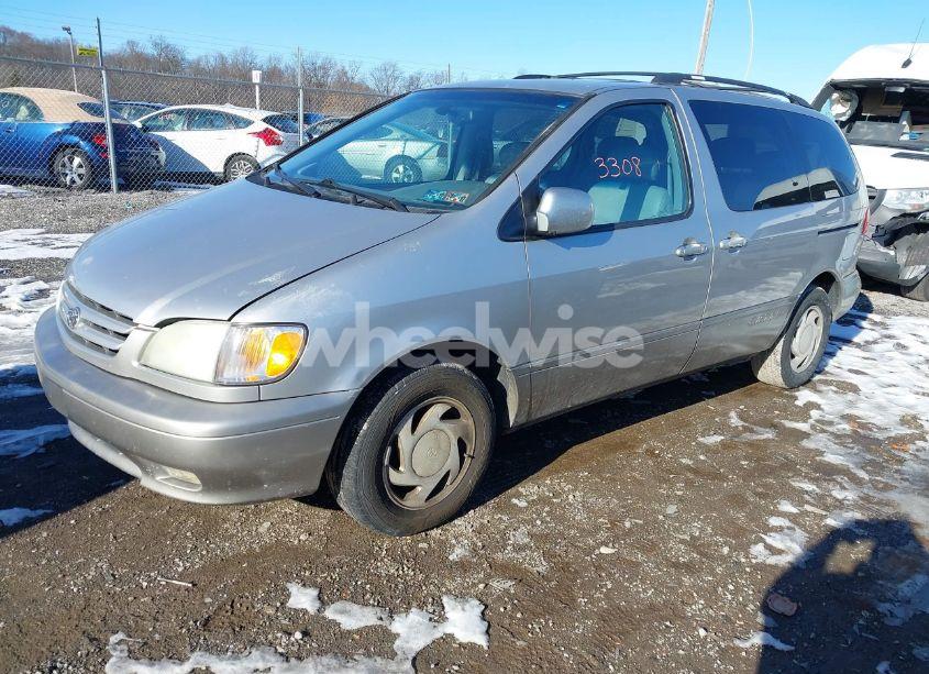 Photo 2 of 2002 Toyota Sienna XLE (VIN 4T3ZF13C62U496793)