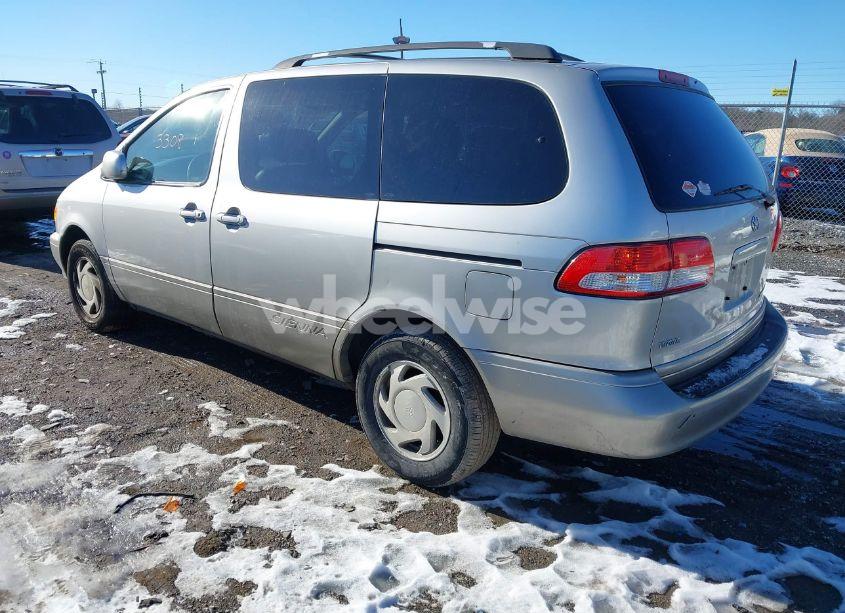 Photo 3 of 2002 Toyota Sienna XLE (VIN 4T3ZF13C62U496793)