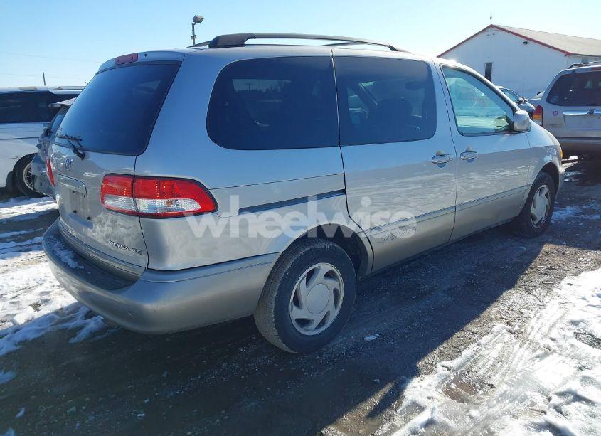 Photo 4 of 2002 Toyota Sienna XLE (VIN 4T3ZF13C62U496793)