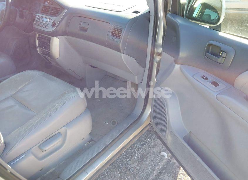 Photo 5 of 2002 Toyota Sienna XLE (VIN 4T3ZF13C62U496793)