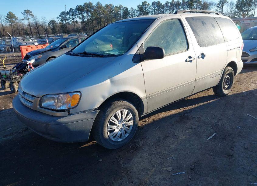 Photo 2 of 2003 Toyota Sienna LE (VIN 4T3ZF13C63U518020)