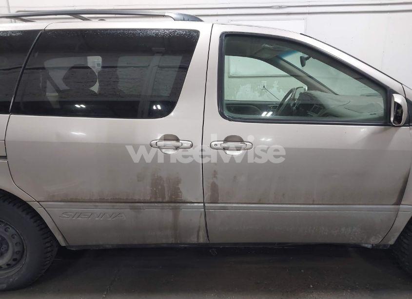 Photo 13 of 2003 Toyota Sienna LE (VIN 4T3ZF13C63U533939)