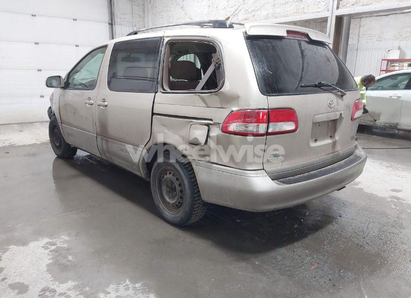 Photo 3 of 2003 Toyota Sienna LE (VIN 4T3ZF13C63U533939)