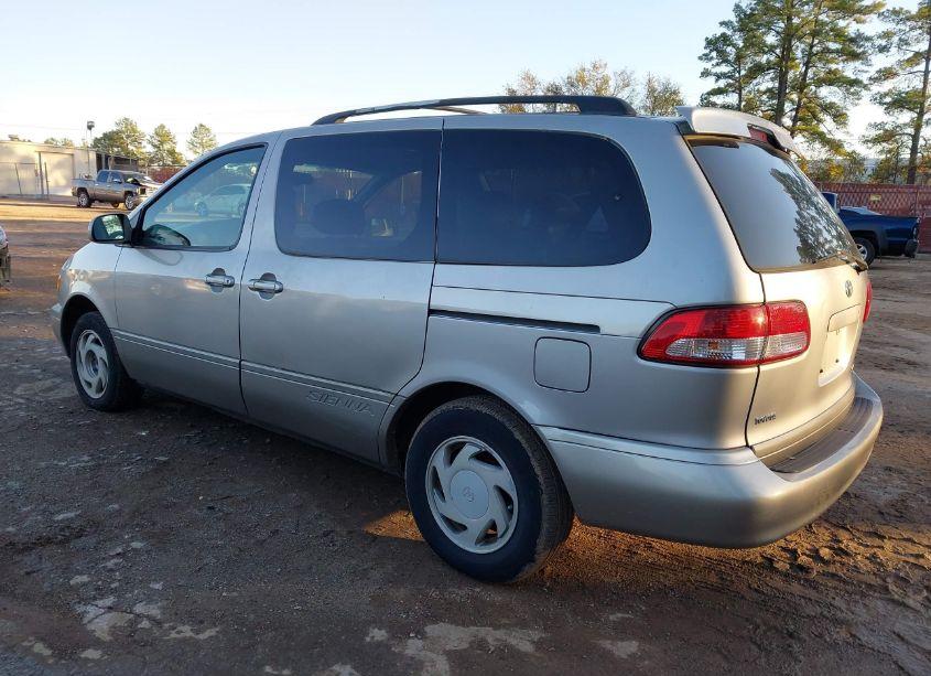 Photo 3 of 2003 Toyota Sienna XLE (VIN 4T3ZF13C63U542186)