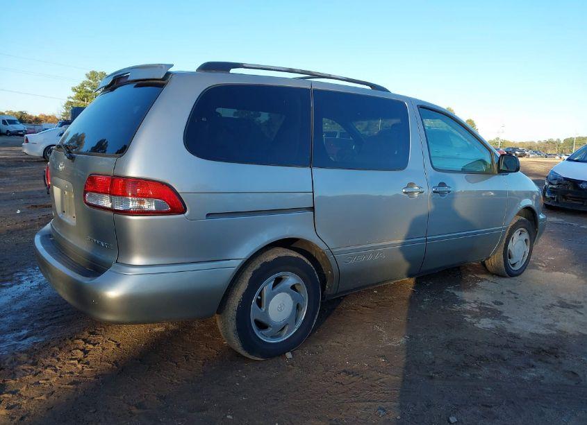 Photo 4 of 2003 Toyota Sienna XLE (VIN 4T3ZF13C63U542186)