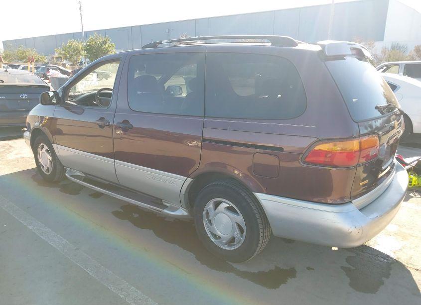Photo 3 of 1998 Toyota Sienna XLE (VIN 4T3ZF13C6WU029251)