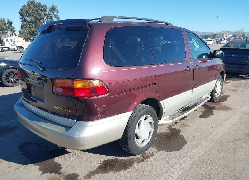 Photo 4 of 1998 Toyota Sienna XLE (VIN 4T3ZF13C6WU029251)