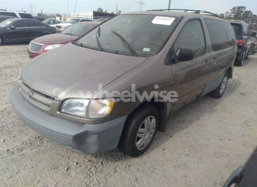 Photo 2 of 1999 Toyota Sienna LE (VIN 4T3ZF13C6XU098149)