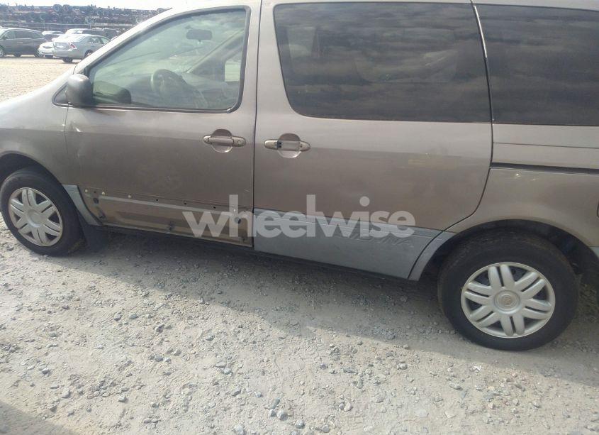 Photo 6 of 1999 Toyota Sienna LE (VIN 4T3ZF13C6XU098149)