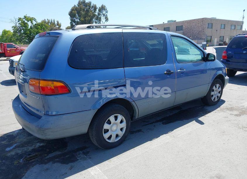 Photo 4 of 1999 Toyota Sienna LE/XLE (VIN 4T3ZF13C6XU159760)
