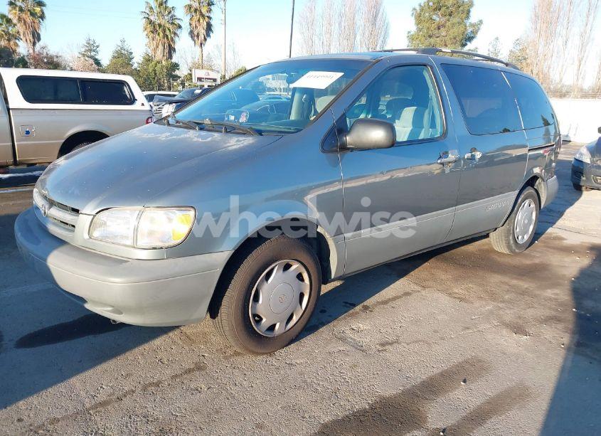 Photo 2 of 2000 Toyota Sienna LE (VIN 4T3ZF13C6YU192324)