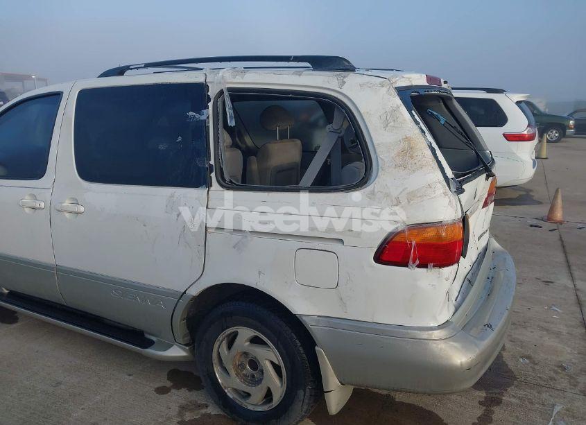 Photo 12 of 2000 Toyota Sienna LE/XLE (VIN 4T3ZF13C6YU270701)