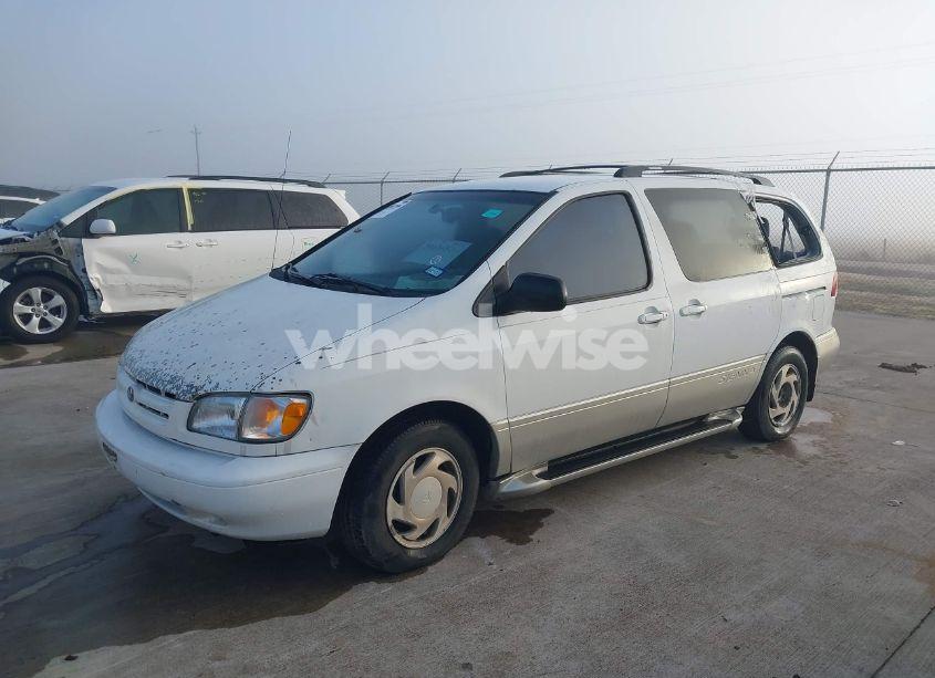Photo 2 of 2000 Toyota Sienna LE/XLE (VIN 4T3ZF13C6YU270701)