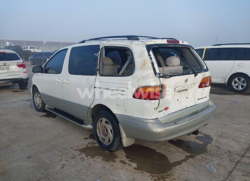 Photo 3 of 2000 Toyota Sienna LE/XLE (VIN 4T3ZF13C6YU270701)