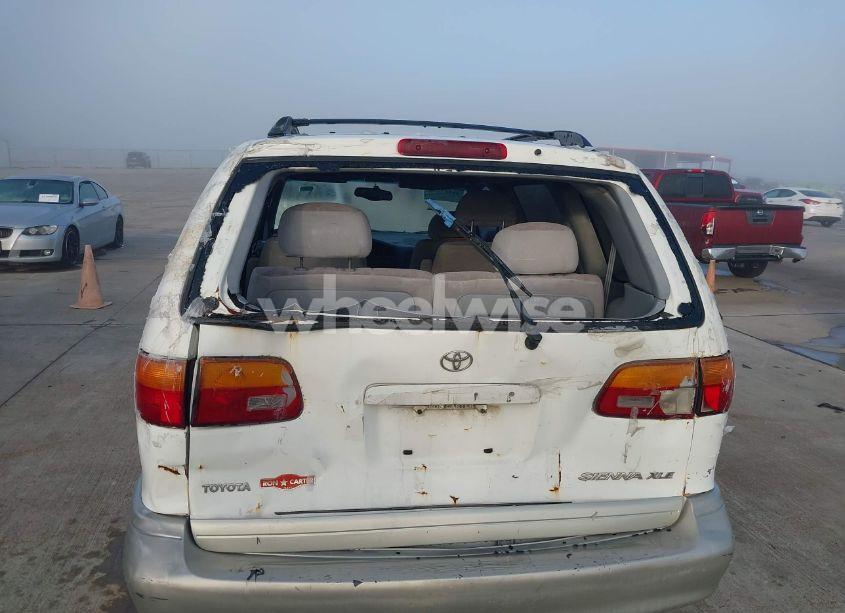 Photo 6 of 2000 Toyota Sienna LE/XLE (VIN 4T3ZF13C6YU270701)