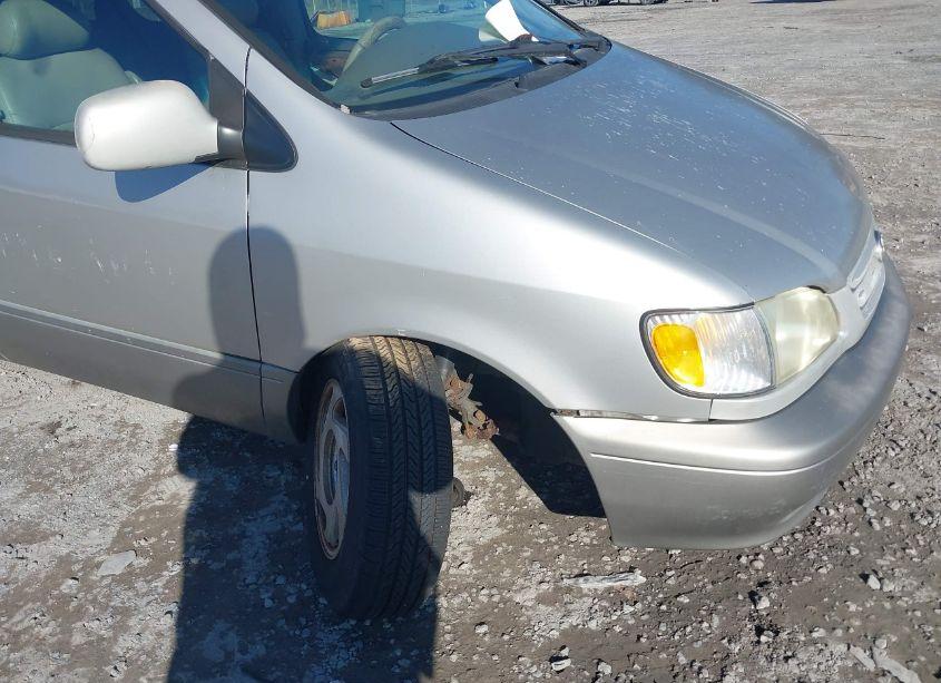 Photo 6 of 2001 Toyota Sienna XLE (VIN 4T3ZF13C71U372028)