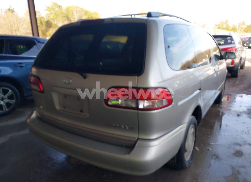 Photo 4 of 2002 Toyota Sienna XLE (VIN 4T3ZF13C72U422993)