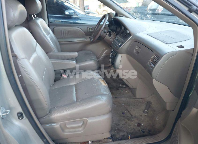 Photo 5 of 2002 Toyota Sienna XLE (VIN 4T3ZF13C72U422993)