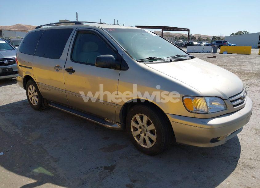 2002 Toyota Sienna LE (VIN 4T3ZF13C72U473555) main photo