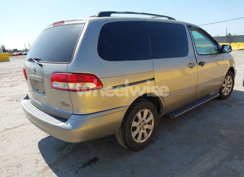 Photo 4 of 2002 Toyota Sienna LE (VIN 4T3ZF13C72U473555)
