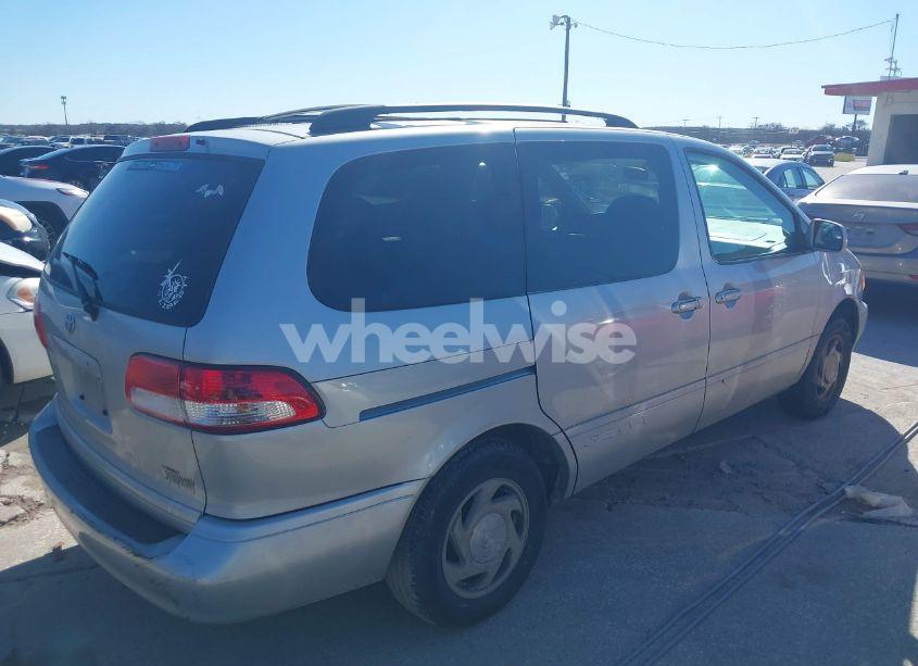 Photo 4 of 2002 Toyota Sienna LE (VIN 4T3ZF13C72U495961)